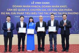 BÀ TRỊNH THỊ HỒNG VÂN ĐƯỢC VINH DANH DOANH NHÂN KHOA HỌC & CÔNG NGHỆ TIÊU BIỂU