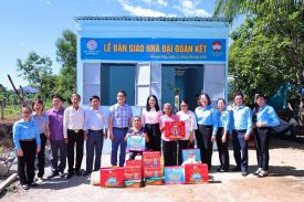 CÔNG TY YẾN SÀO KHÁNH HÒA BÀN GIAO NHÀ ĐẠI ĐOÀN KẾT CHO CÁC HỘ KHÓ KHĂN XÃ SUỐI HIỆP