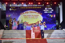 YẾN SÀO KHÁNH HÒA TRAO TẶNG 1.500 BÁNH TRUNG THU CHO THIẾU NHI CÓ HOÀN CẢNH KHÓ KHĂN